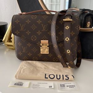 SOLD BNIB Louis Vuitton Pochette Metis monogram